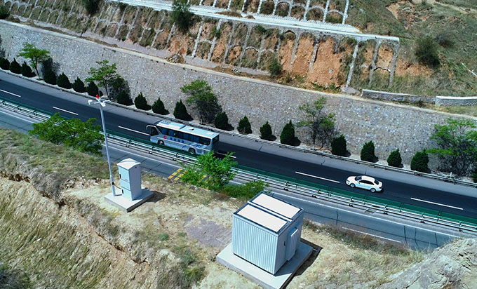 甘肅：?jiǎn)⒂弥袊?guó)首套
無(wú)人機(jī)高速公路自動(dòng)巡航系統(tǒng)